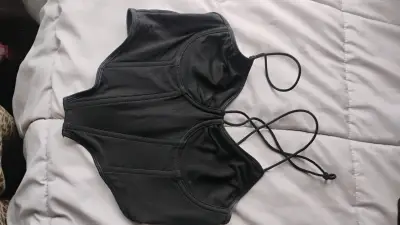 Top negro con tirantes ajustables - miniatura 1