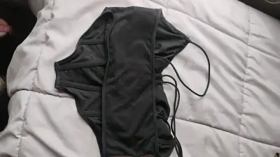 Top negro con tirantes ajustables - miniatura 2