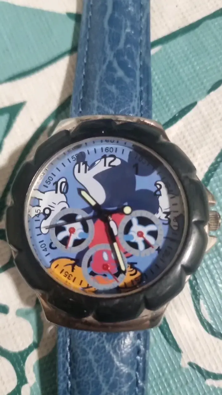 Reloj de pulsera Disney con diseño de personaje - 2