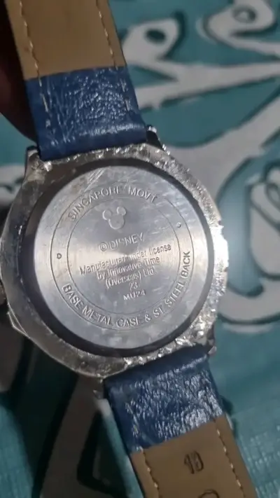 Reloj de pulsera Disney con diseño de personaje - miniatura 3