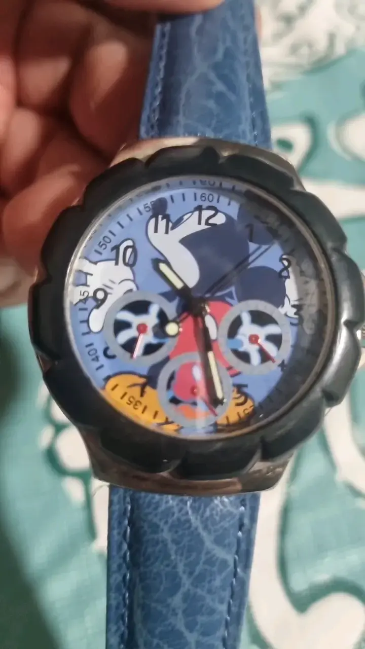 Reloj de pulsera Disney con diseño de personaje - 4