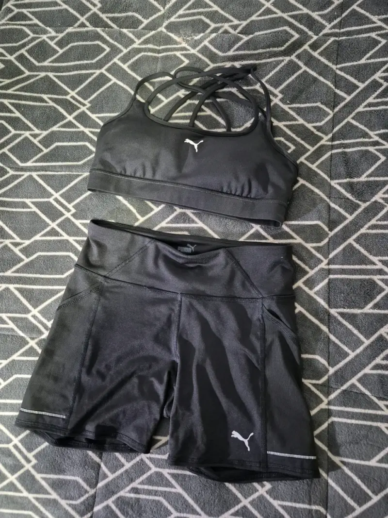 Conjunto deportivo negro Puma para mujer - 1