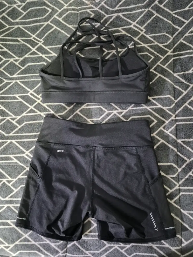 Conjunto deportivo negro Puma para mujer - 2