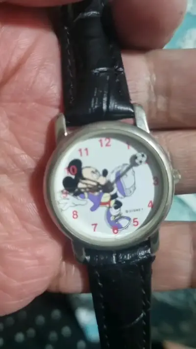 Reloj de pulsera Disney con Mickey Mouse - miniatura 3