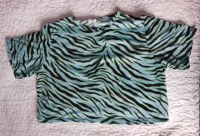 Polera estampada animal print azul y negro - miniatura 1