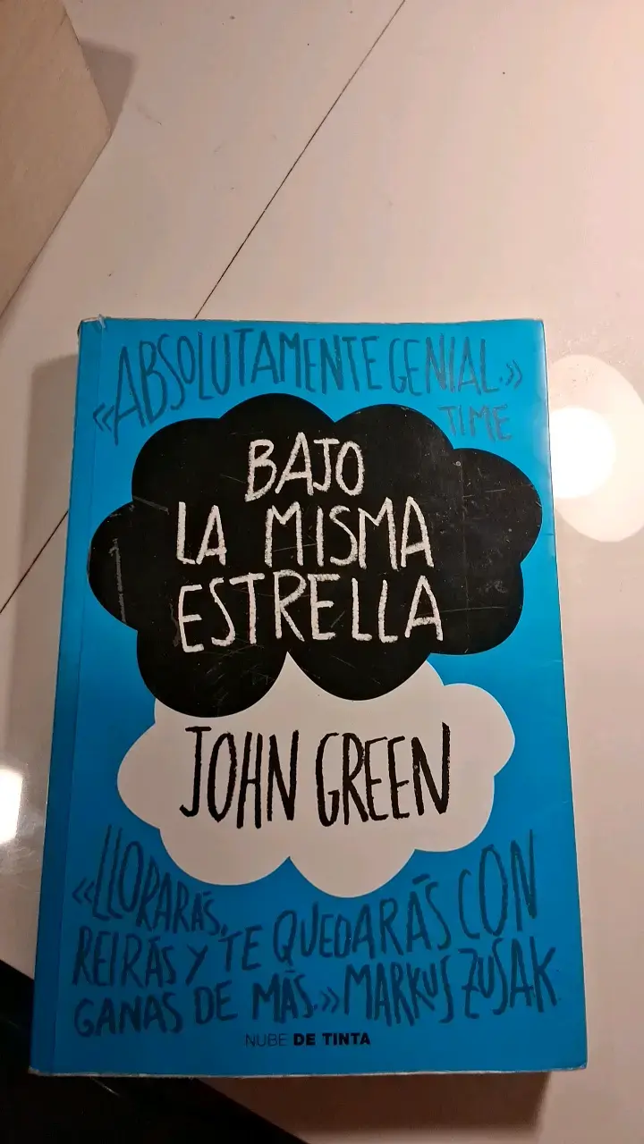 Libro Bajo la Misma Estrella de John Green