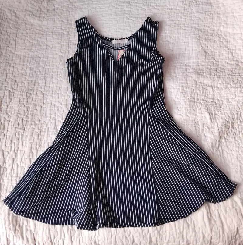 Vestido de rayas azul y blanco sin mangas - 1
