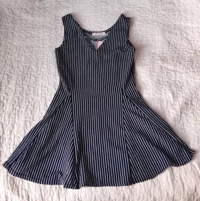 Vestido de rayas azul y blanco sin mangas - miniatura 1