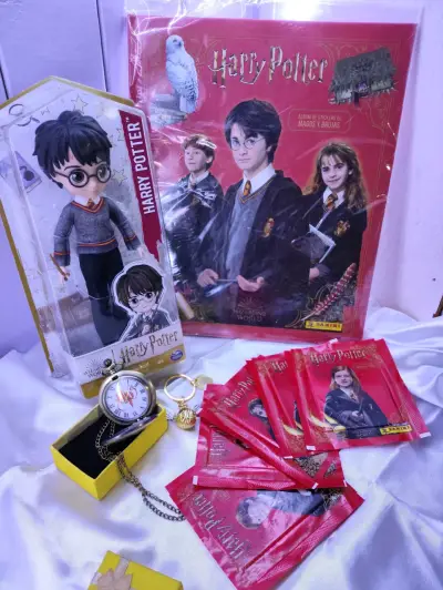 Set de Coleccionables Harry Potter con Muñeco y Álbum - miniatura 1