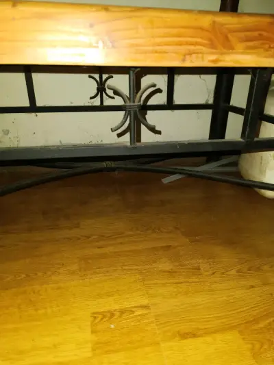 Mesa de centro rústica con decoración marina - miniatura 1