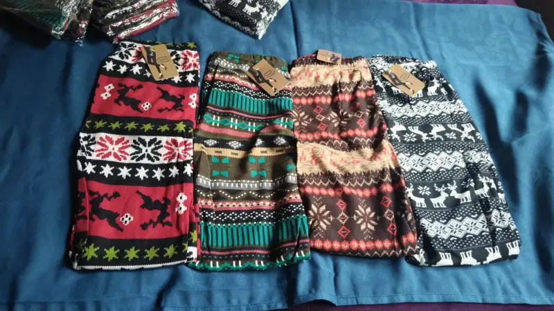 Pantalones de lana con diseños navideños