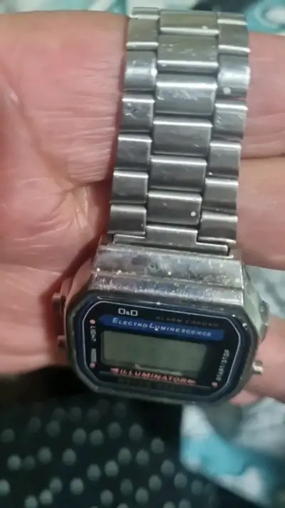 Reloj digital QaQ con pulsera metálica - miniatura 4