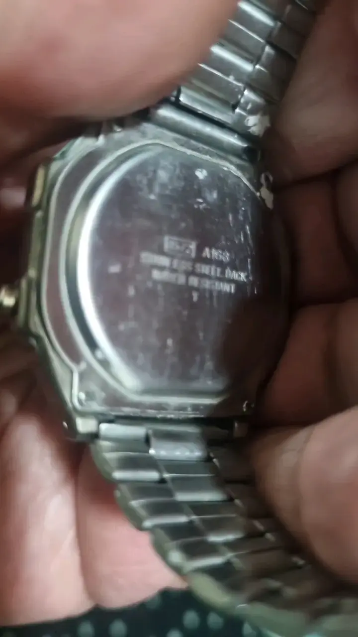Reloj digital QaQ con pulsera metálica - 5