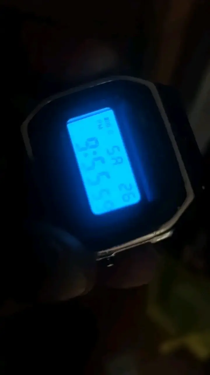 Reloj digital QaQ con pulsera metálica - 6