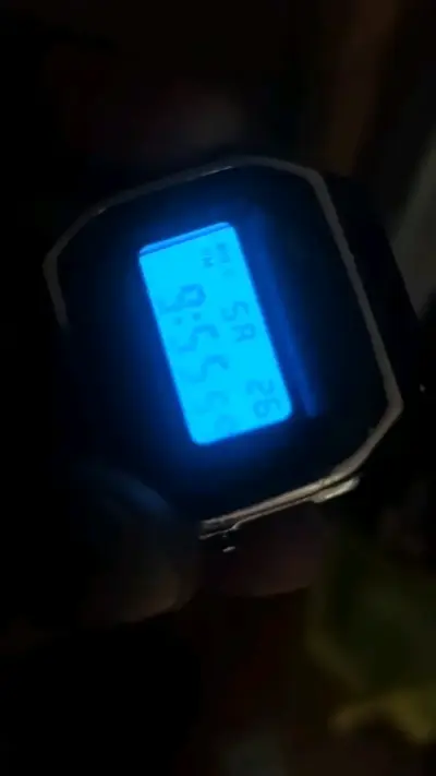Reloj digital QaQ con pulsera metálica - miniatura 6