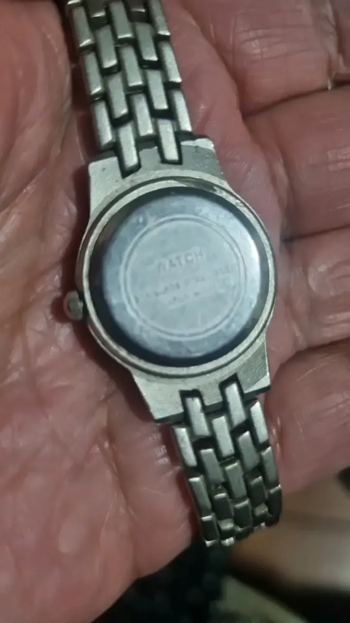 Reloj de pulsera metálico con esfera azul - 2