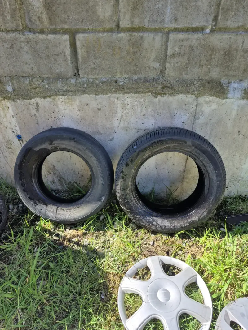 Juego de llantas y tapacubos para auto - 2