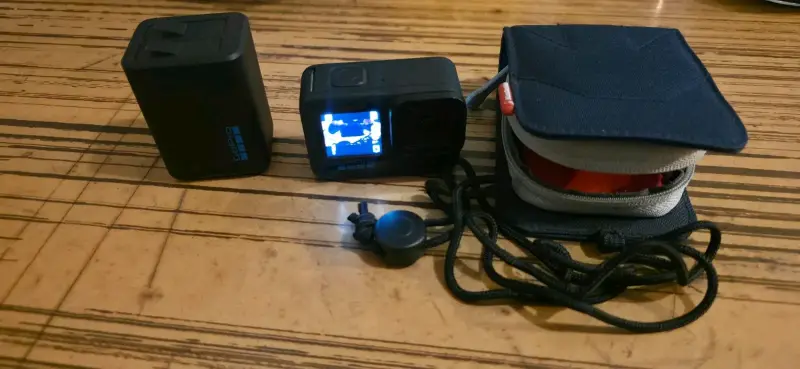Cámara de acción GoPro con accesorios - 1