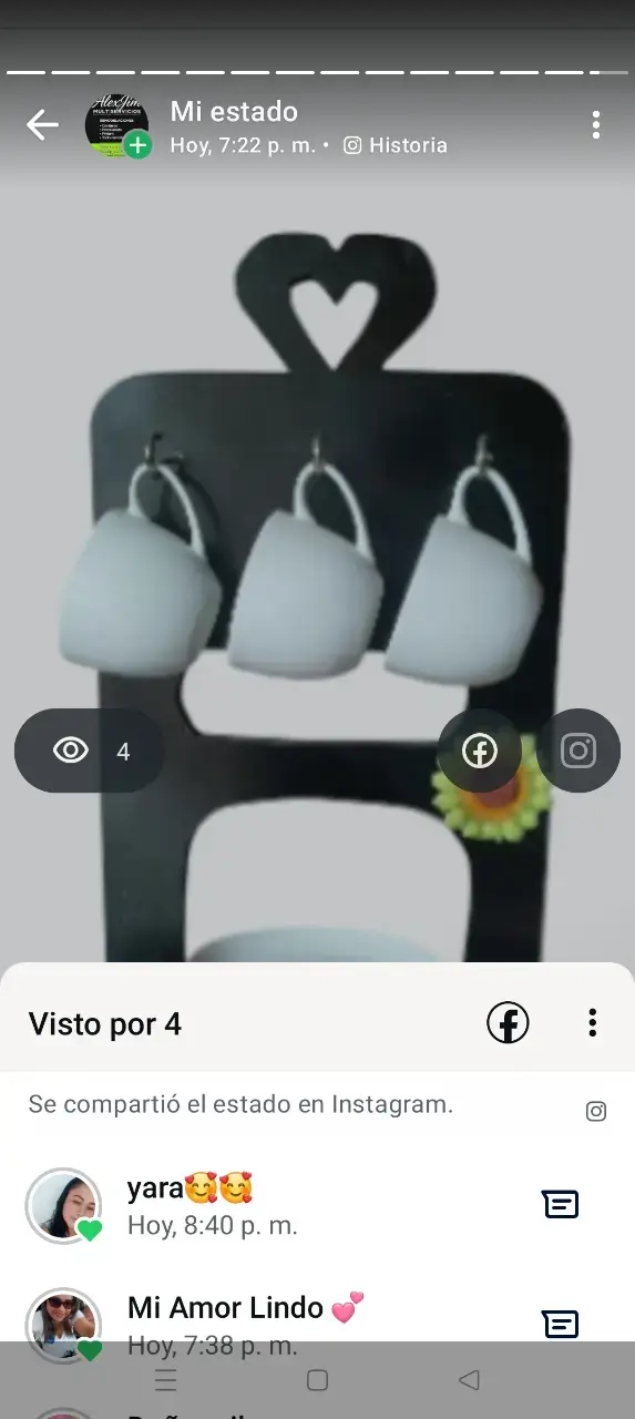Soporte de Madera para Tazas con Diseño de Corazón - 1