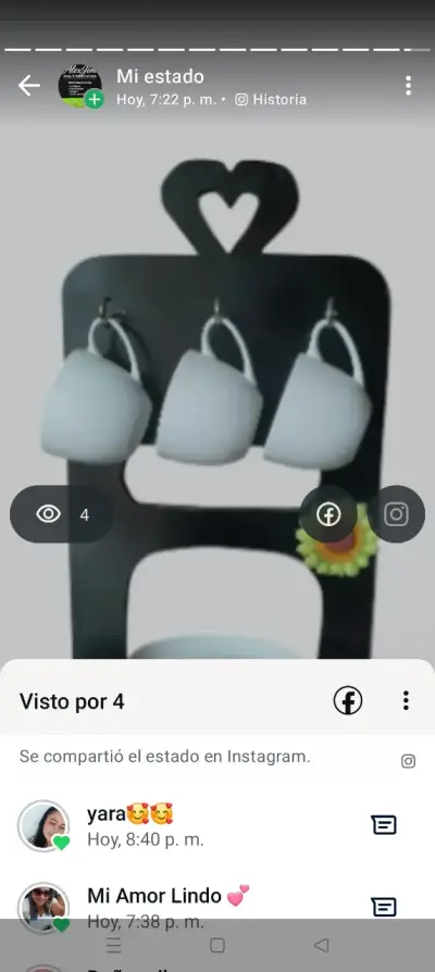 Soporte de Madera para Tazas con Diseño de Corazón - miniatura 1