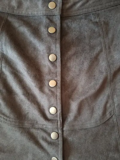 Falda Corta con Broches - miniatura 3