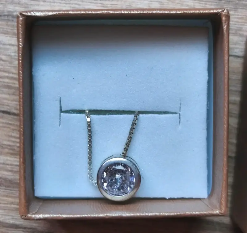 Collar de plata con colgante de cristal - 1