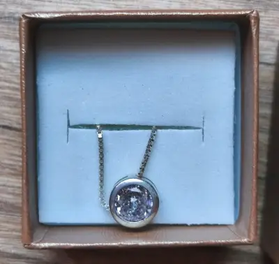 Collar de plata con colgante de cristal - miniatura 1