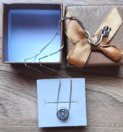 Collar de plata con colgante de cristal - miniatura 3