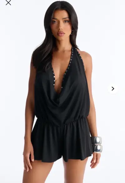 Vestido  negro con escote profundo - miniatura 1