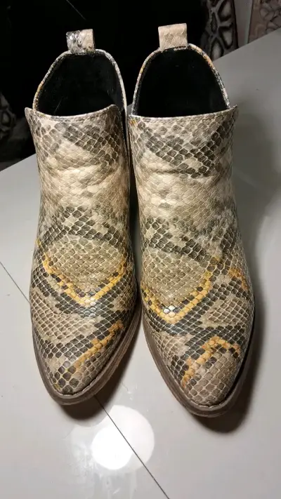 Botines de cuero estilo serpiente para mujer - miniatura 2