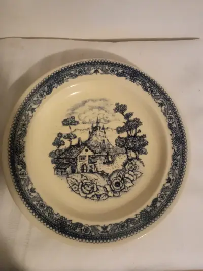 Plato decorativo cerámico con diseño vintage - miniatura 1