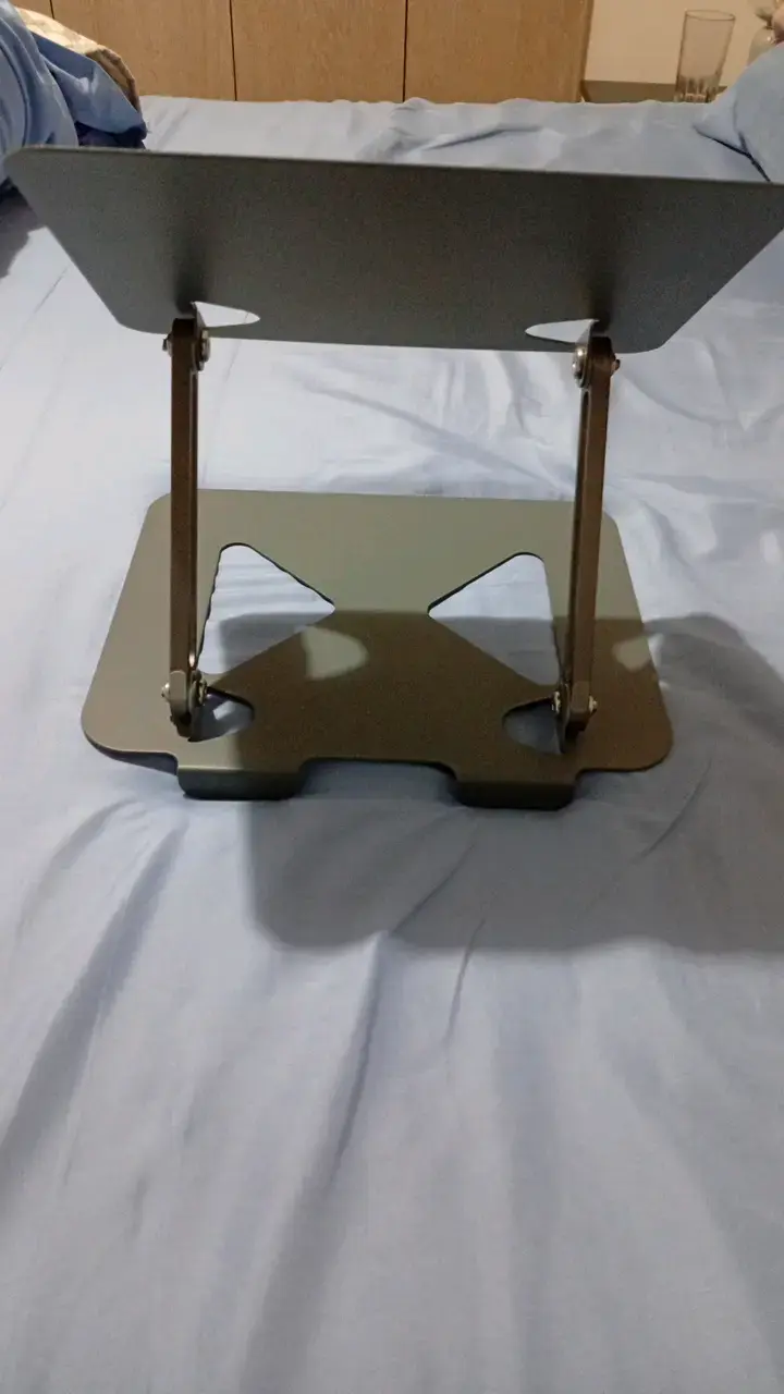 Soporte ajustable para laptop de metal - 1