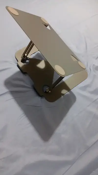 Soporte ajustable para laptop de metal - miniatura 3