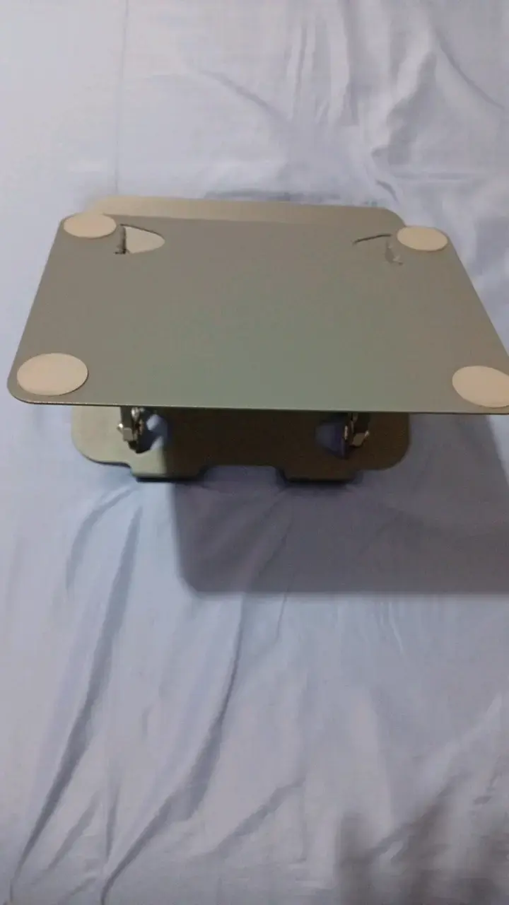 Soporte ajustable para laptop de metal - 4