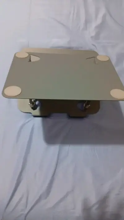 Soporte ajustable para laptop de metal - miniatura 4