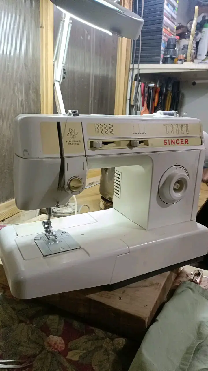 Máquina de Coser Electrónica Singer en Buen Estado
