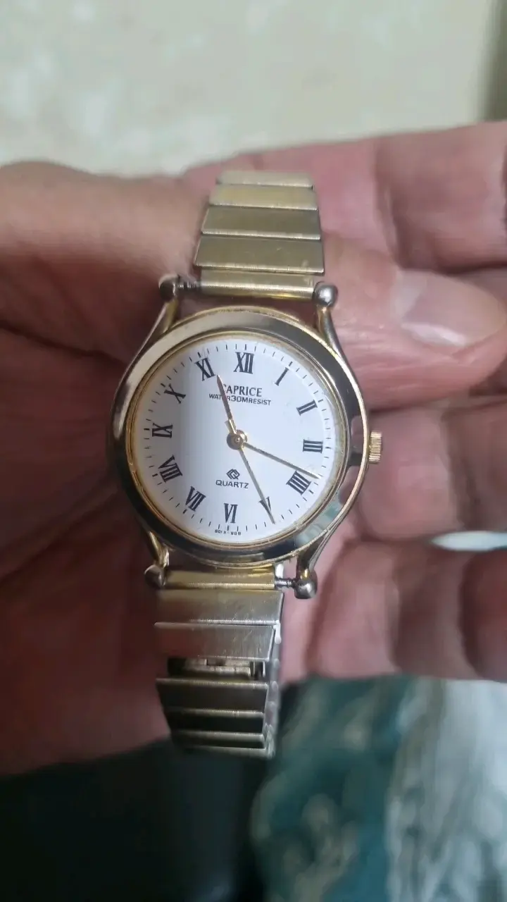Reloj de pulsera dorado clásico para dama . - 4