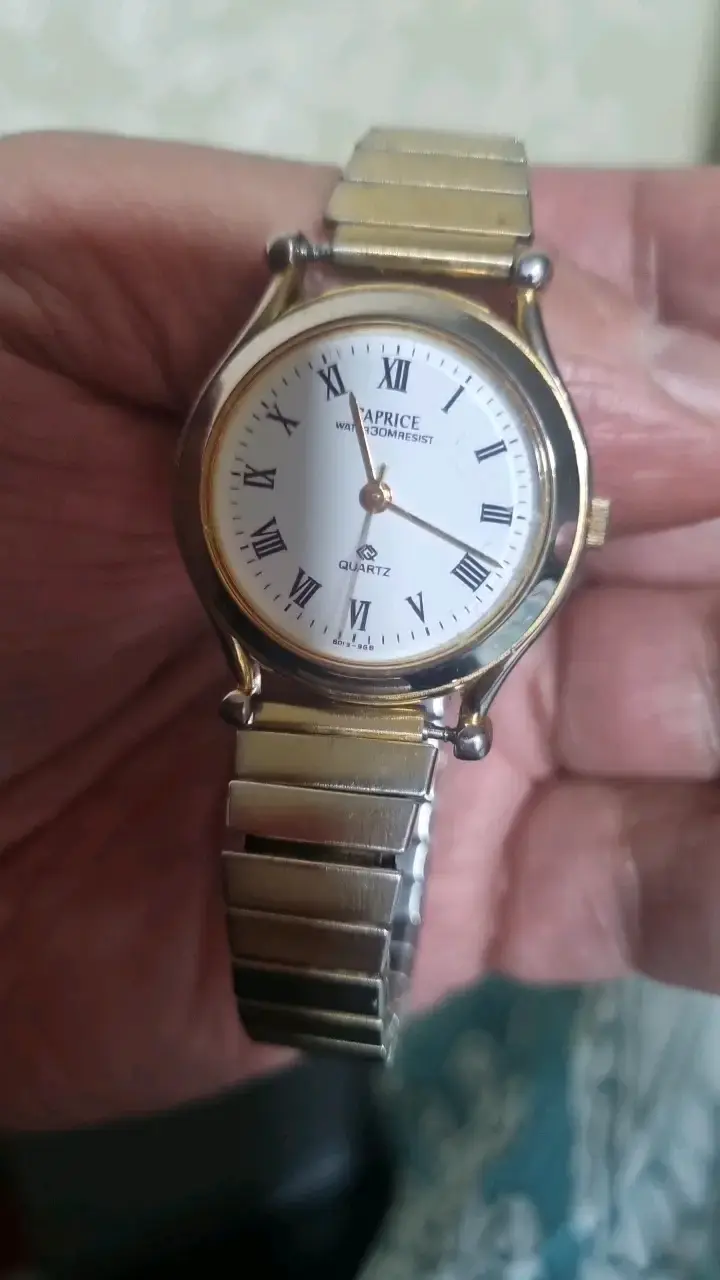 Reloj de pulsera dorado clásico para dama . - 5
