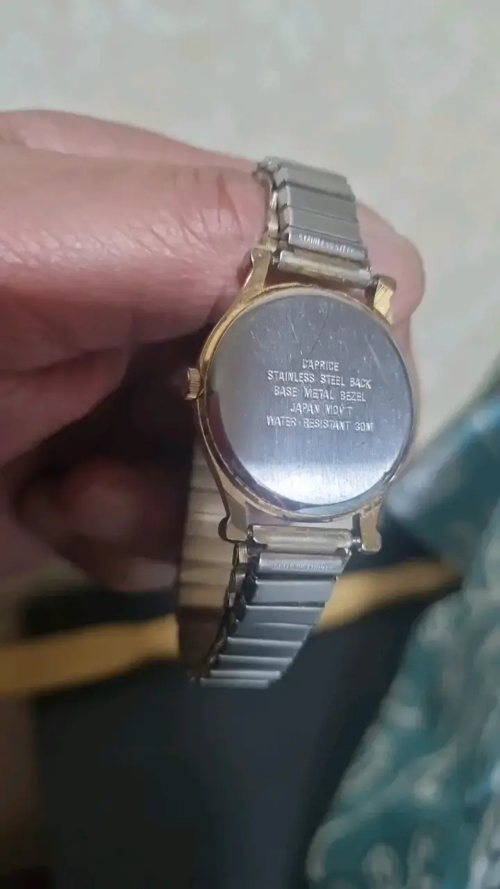 Reloj de pulsera dorado clásico para dama . - 6