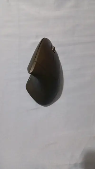 Mouse ergonómico inalámbrico negro - miniatura 1