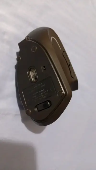 Mouse ergonómico inalámbrico negro - miniatura 4