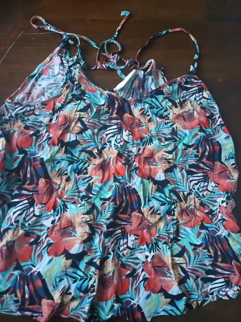 Polera floral multicolor con tirantes - 1