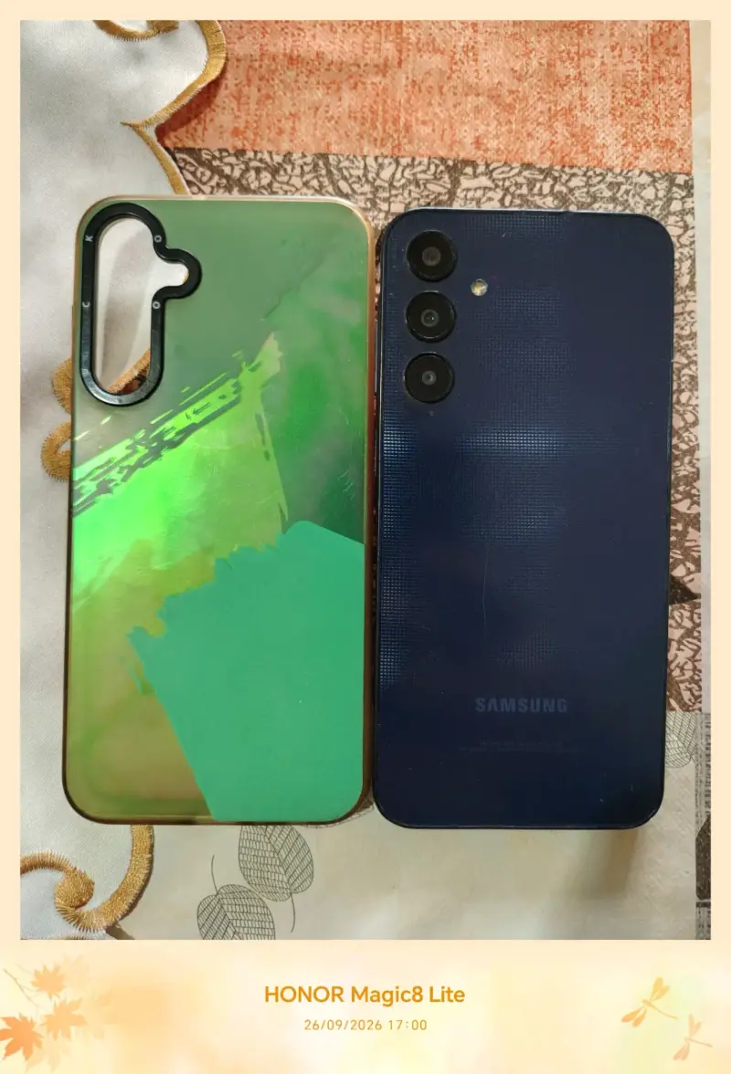 Smartphone Samsung con funda verde - 2