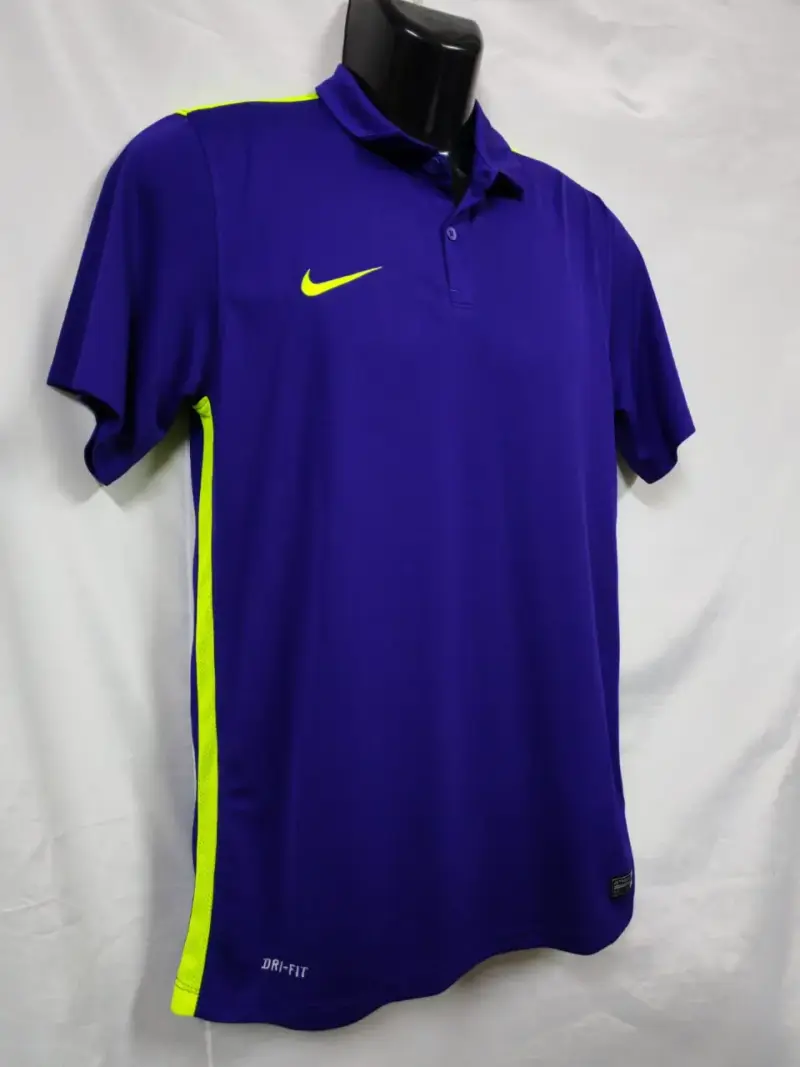 camiseta de fútbol marca nike talla S - 2