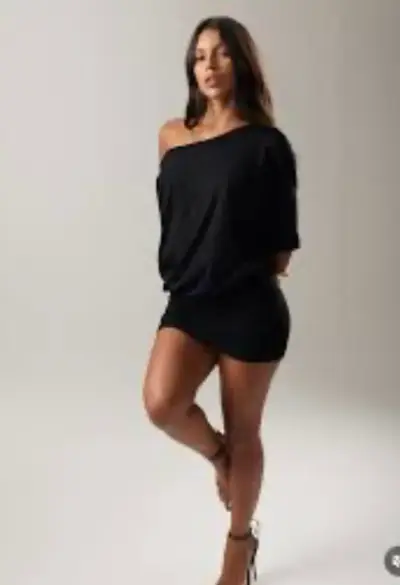 Vestido corto negro de un hombro - miniatura 1