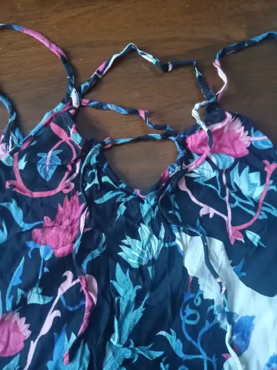 Polera  floral multicolor con tirantes - miniatura 1