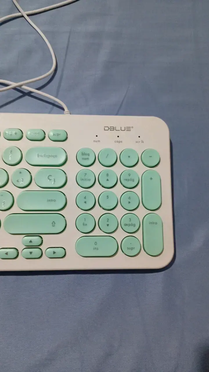 Teclado USB Delux con diseño ergonómico - 2