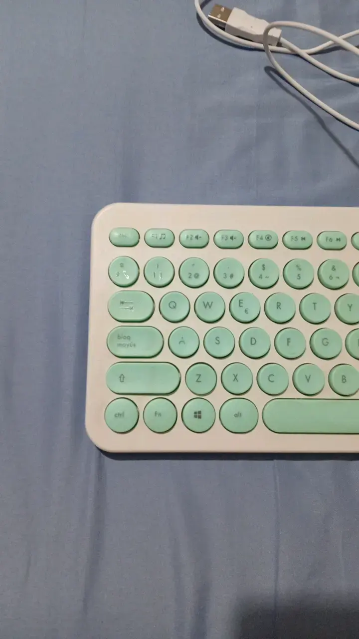 Teclado USB Delux con diseño ergonómico - 3