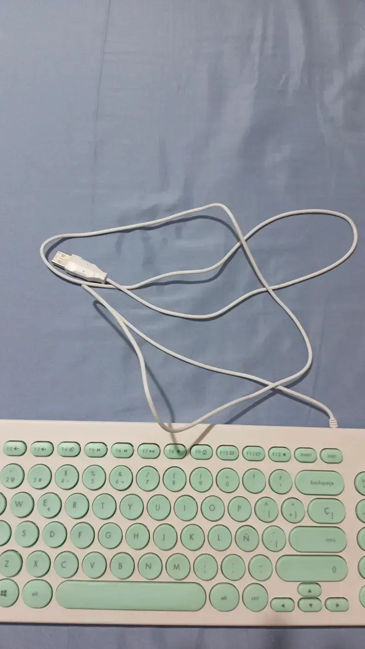 Teclado USB Delux con diseño ergonómico - 4