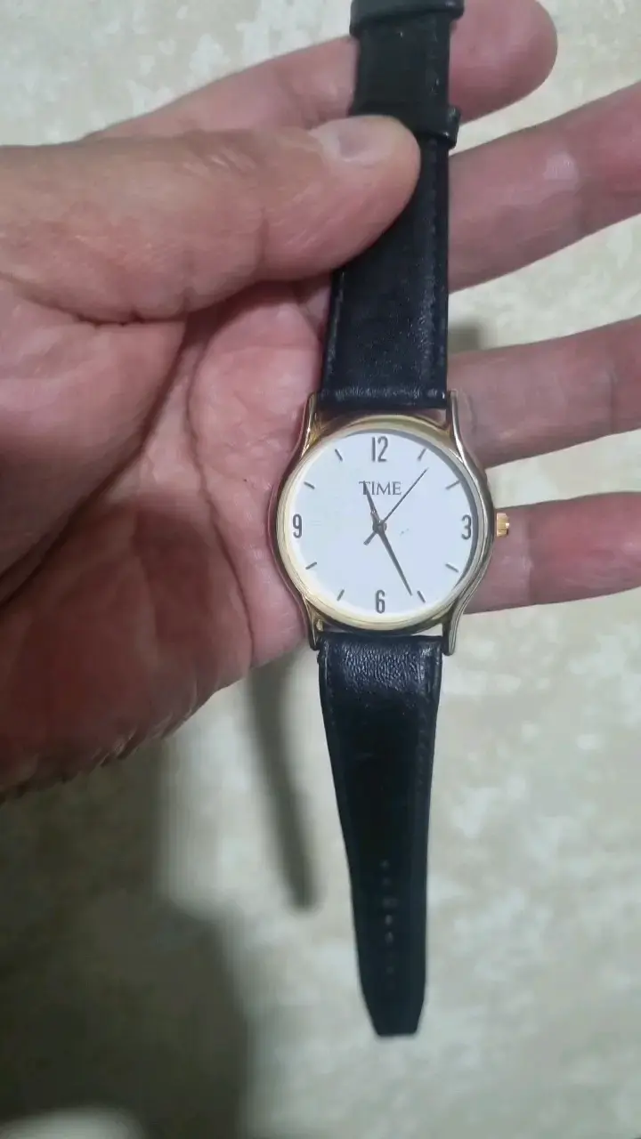 Reloj de pulsera clásico con correa negra - 3